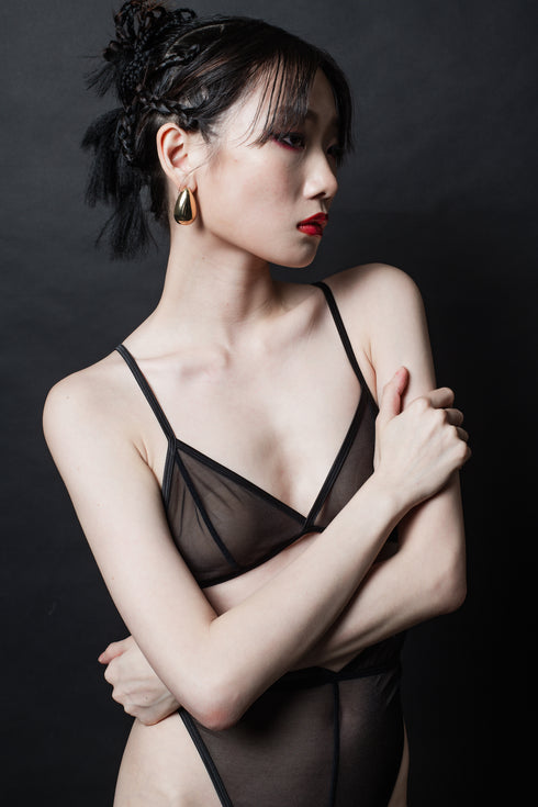 URVIE (UP) GOLD Oversized Tear Drop Studs