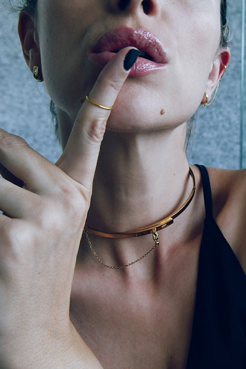 BOWIE Thin Gold Choker with Chain Closure