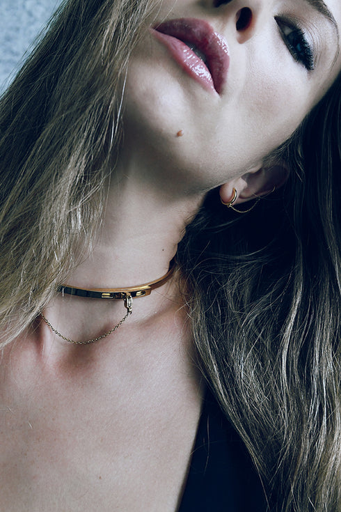 BOWIE Thin Gold Choker with Chain Closure