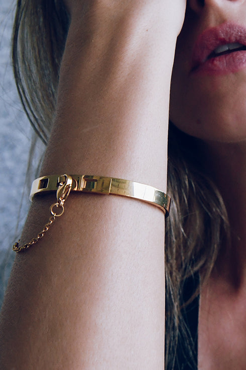 KARTER Thin Gold Cuff Bracelet with Chain Closure